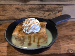 Bread-pudding-with-cinnamon-bourbon-glaze